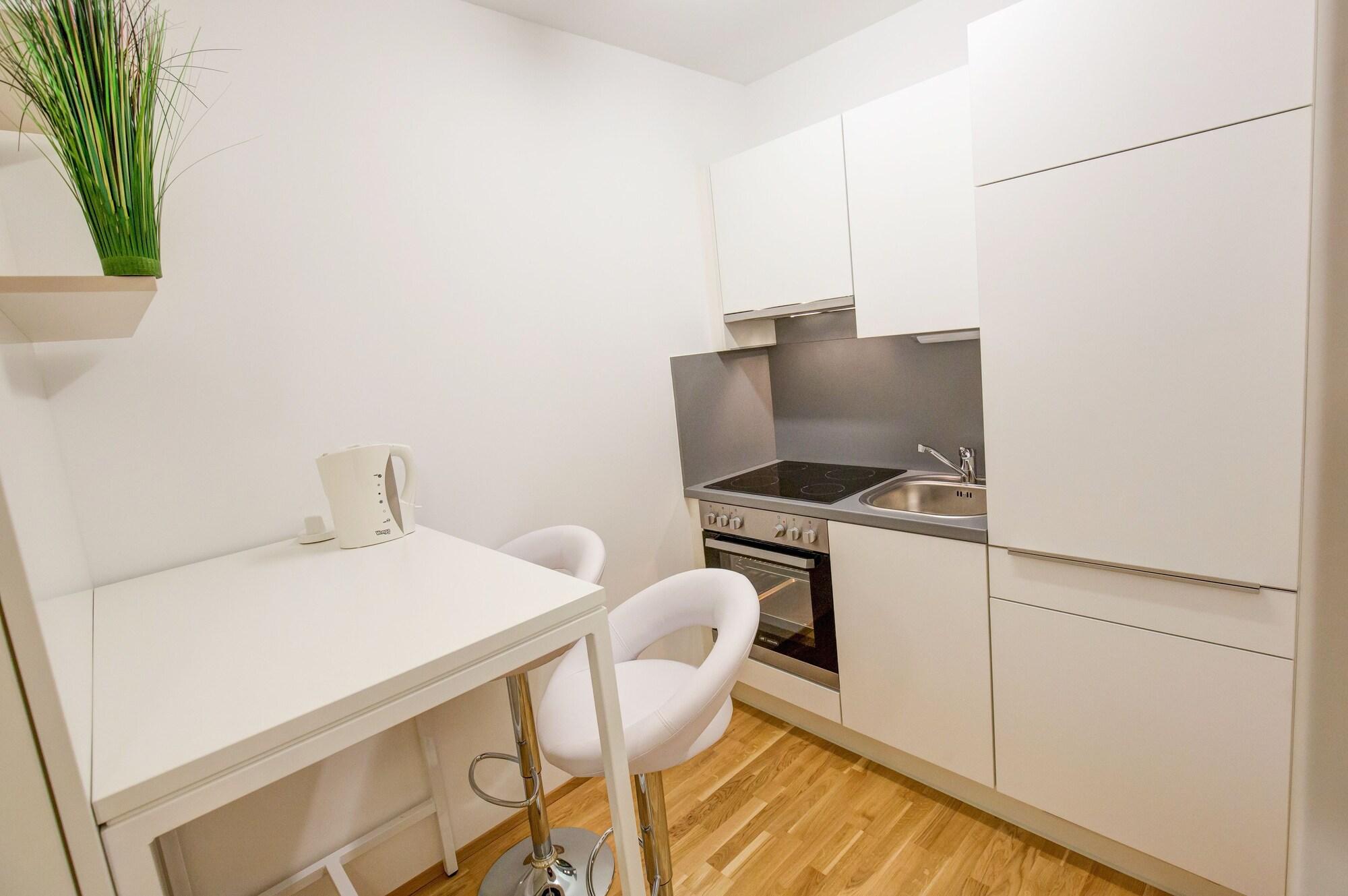 Smart Living - Hauptbahnhof - Self Check-in 4* Vienna