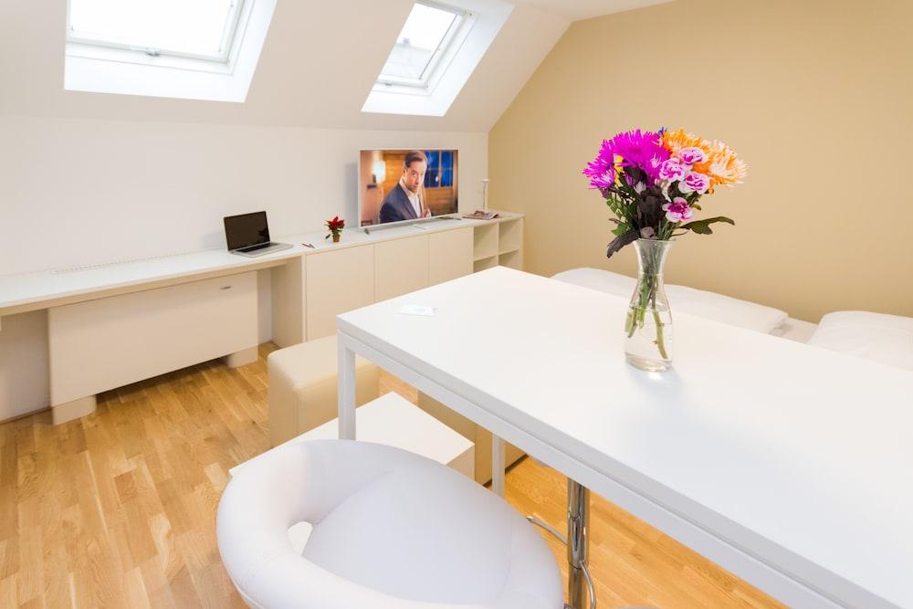 Smart Living - Hauptbahnhof - Self Check-in 4* Wiedeń
